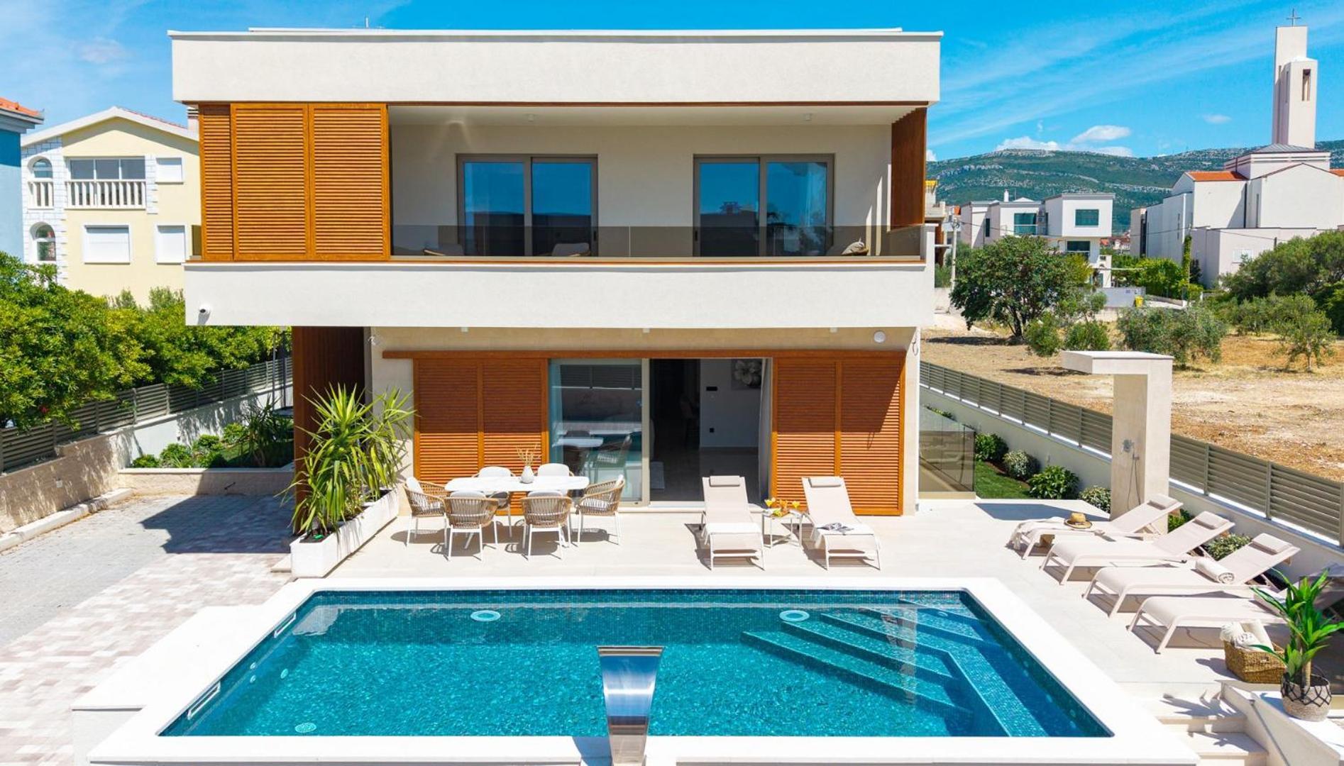 New! San Pietro - A Luxurious Seaside Retreat In Kastel Stafilic Villa